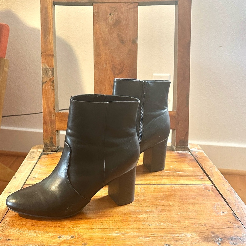 Old Navy size 11 Black Ankle Boots